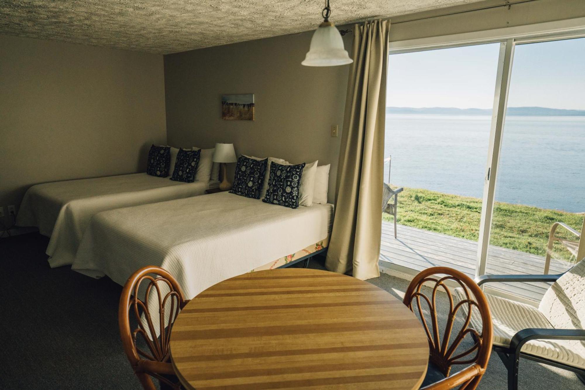 Auberge Sur Mer Notre-Dame-du-Portage Kültér fotó