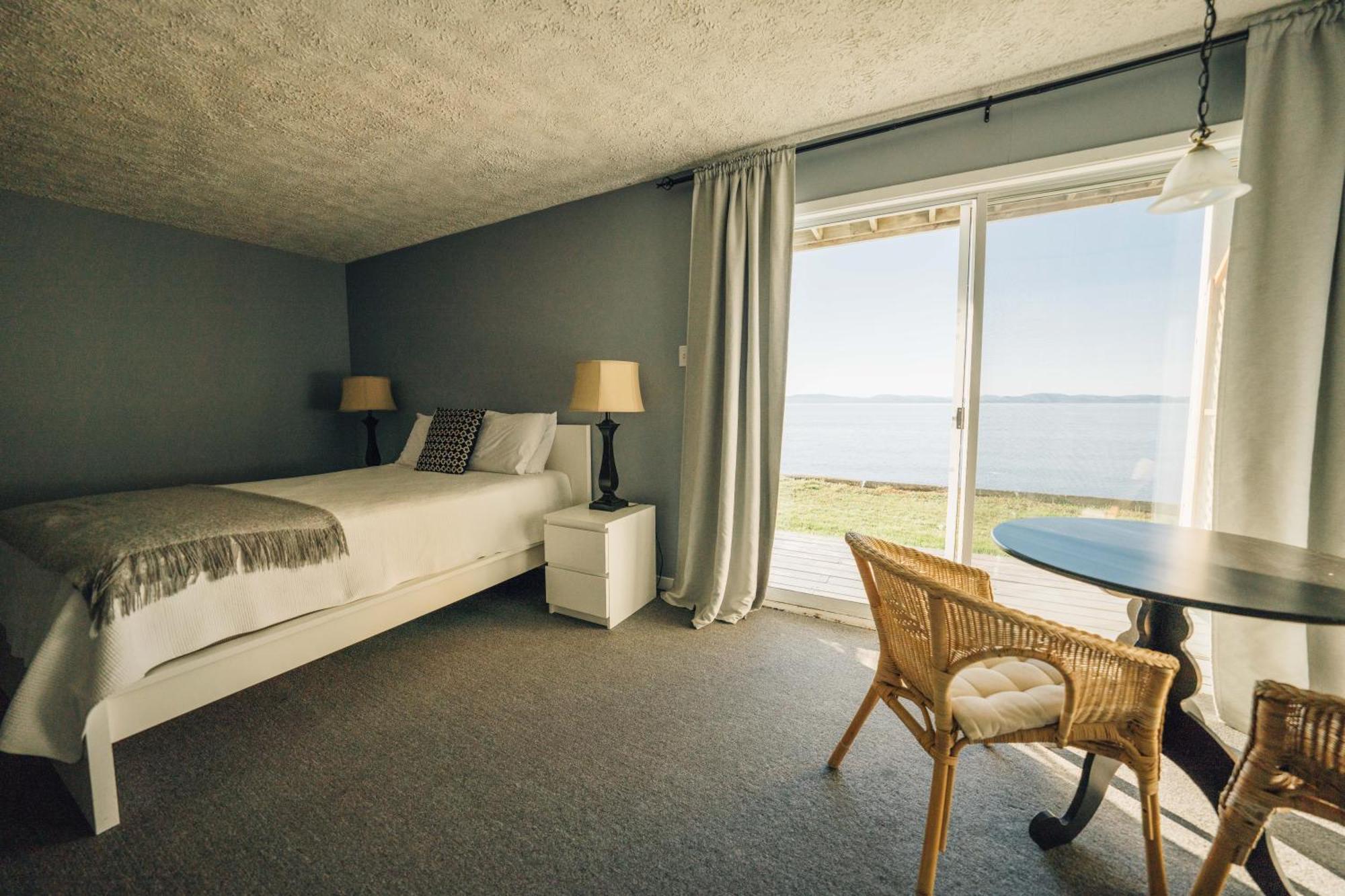 Auberge Sur Mer Notre-Dame-du-Portage Kültér fotó